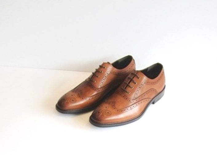 Timeless Tan Elegance: Semi-Round Toe Lace-Up Brogue for Men