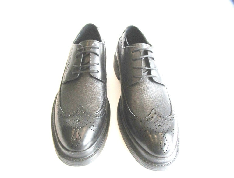 Timeless Tan Elegance: Semi-Round Toe Lace-Up Brogue for Men