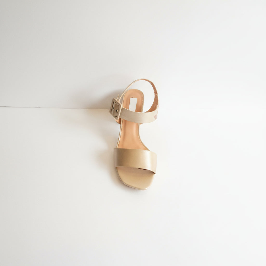 GOLD BLOCK HEEL SANDAL