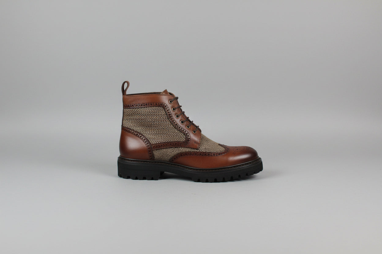 tan leather with tweed combunaion lace up mens boot 